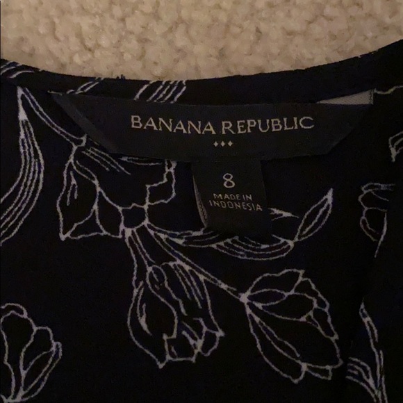 Banana Republic Size 8 Flowered Ruffled Top - Picture 6 of 6